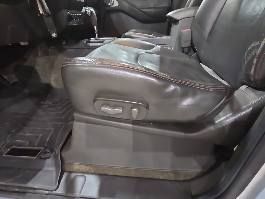 Used 2011 Nissan Frontier PRO-4X w/ Pro-4x Luxury Pkg image 29