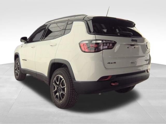 Used 2025 Jeep Compass Trailhawk image 7