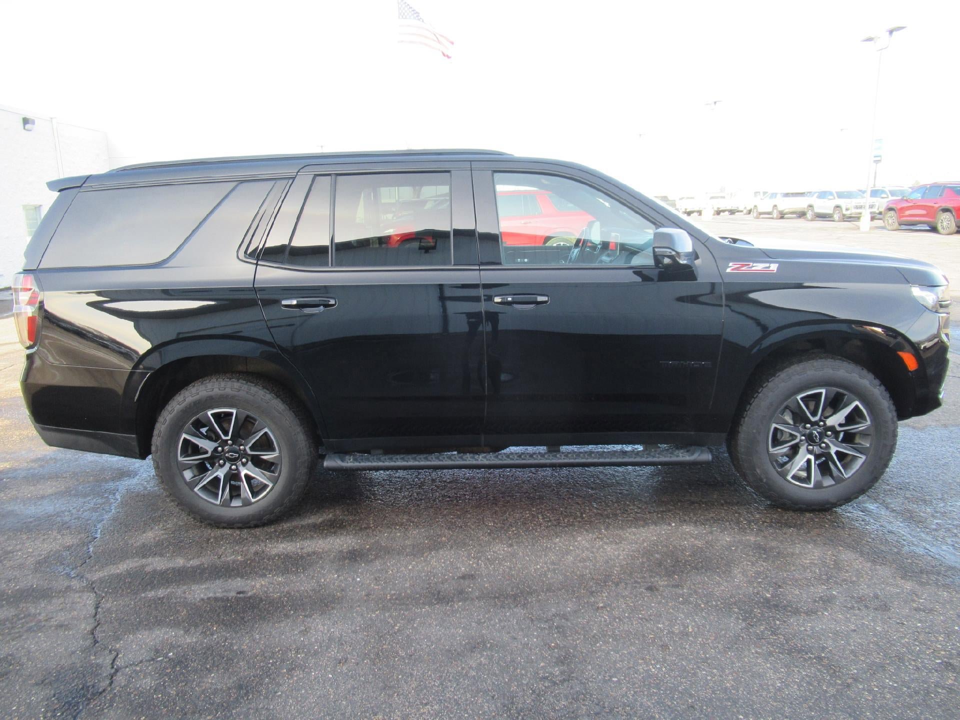 Used 2021 Chevrolet Tahoe Z71 w/ Luxury Package AWD/4WD image 4