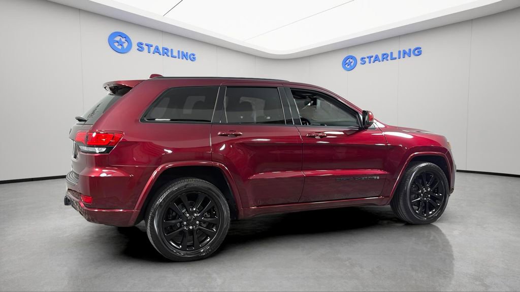 Used 2017 Jeep Grand Cherokee Altitude AWD/4WD image 11