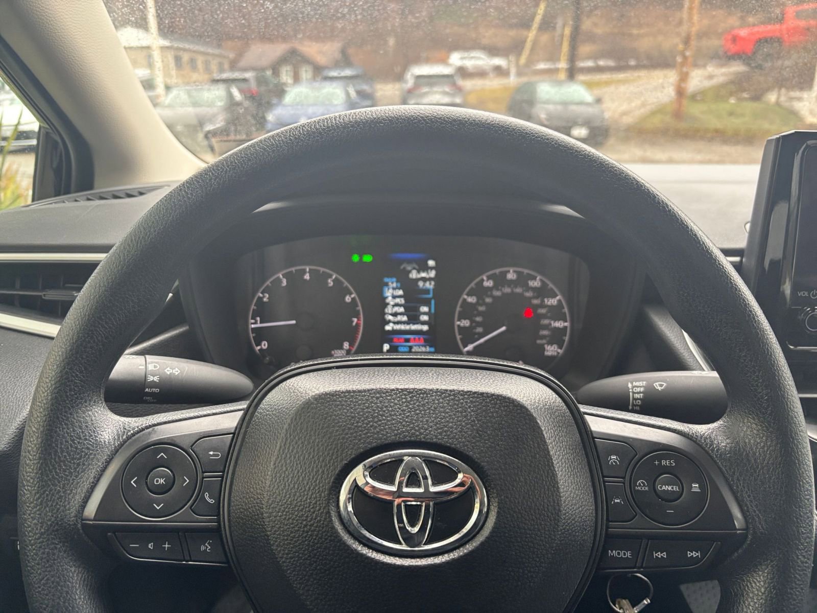 Used 2025 Toyota Corolla LE image 27