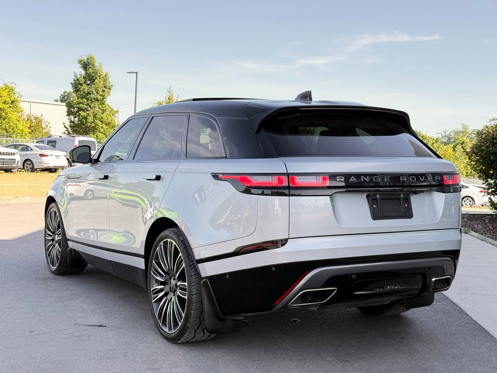 Used 2018 Land Rover Range Rover Velar R-Dynamic HSE AWD/4WD image 11