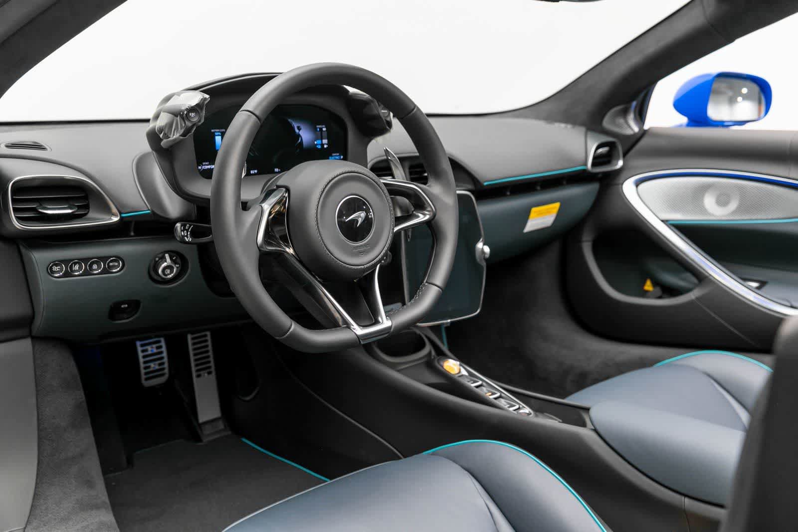 New 2025 McLaren Artura Spider RWD image 2