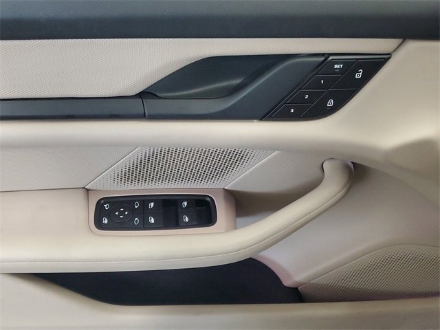 Used 2022 Porsche Taycan 4S image 14