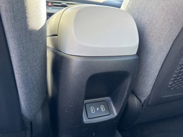 Used 2025 Hyundai Elantra Limited FWD image 21