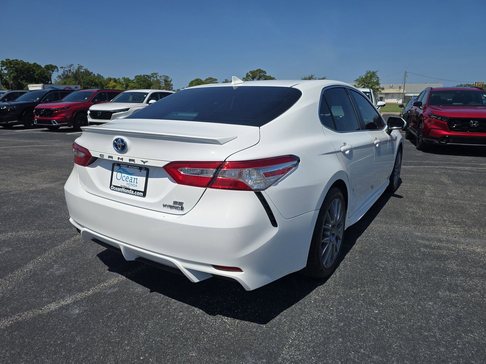 Used 2020 Toyota Camry SE FWD image 4