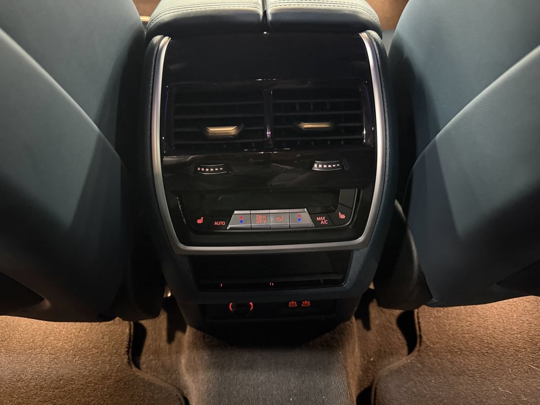Used 2023 BMW XM AWD/4WD image 34