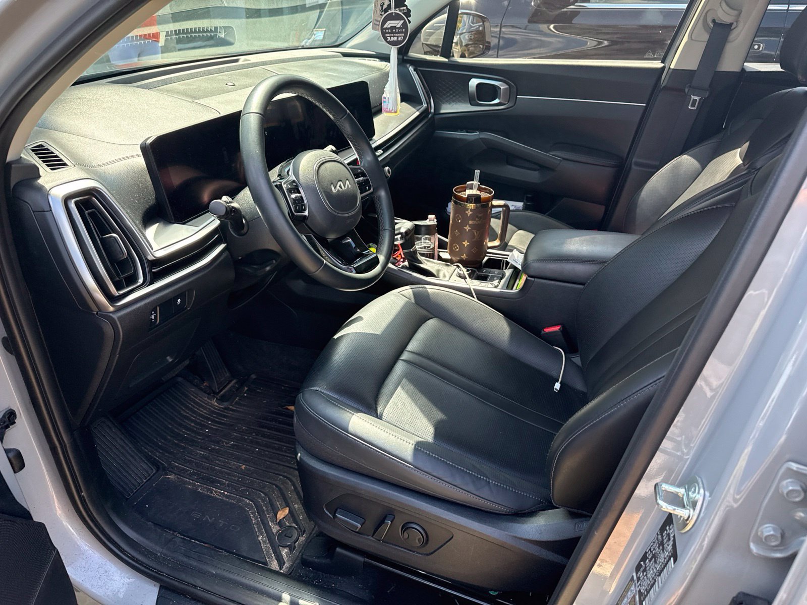 Used 2025 Kia Sorento S FWD image 2