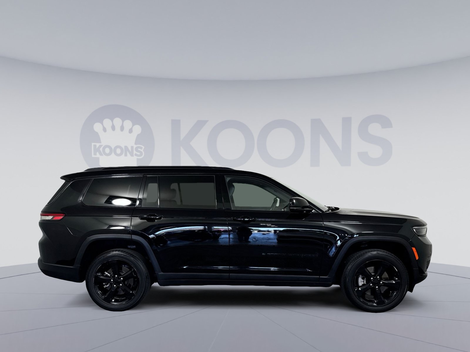 Used 2023 Jeep Grand Cherokee L Laredo AWD/4WD image 8