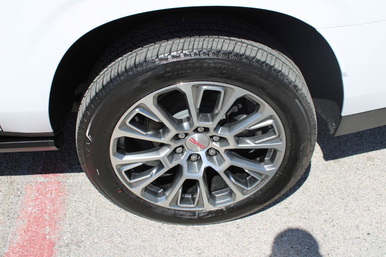 Used 2026 GMC Yukon XL Denali w/ Denali Reserve Package AWD/4WD image 8