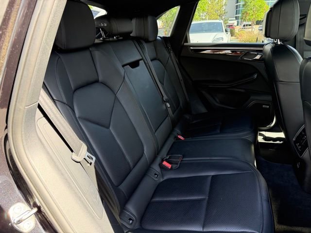 Used 2025 Porsche Macan AWD/4WD image 21