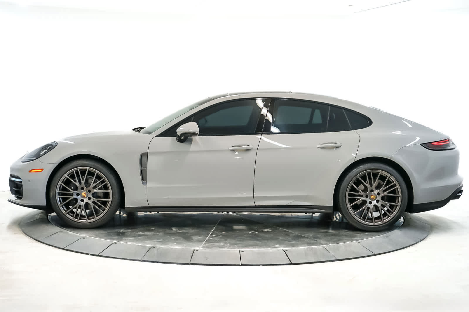 Certified 2023 Porsche Panamera Platinum Edition RWD image 2