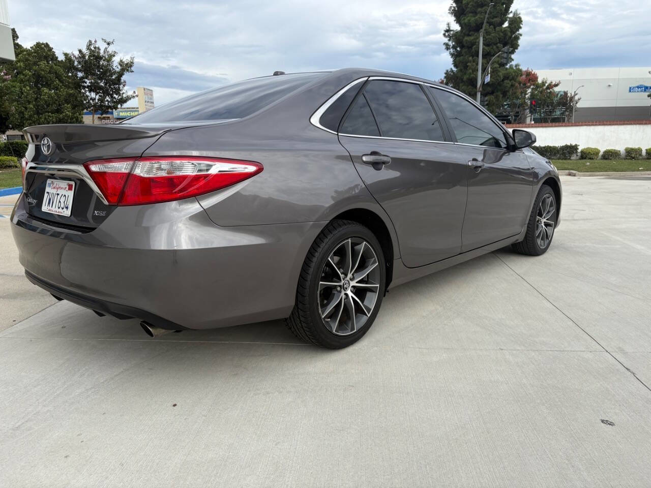 Used 2017 Toyota Camry XSE w/ Moonroof Package image 6