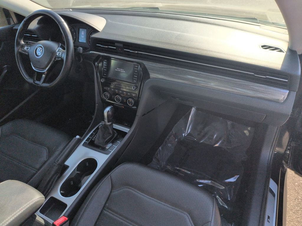 Used 2020 Volkswagen Passat 2.0T R-Line image 22