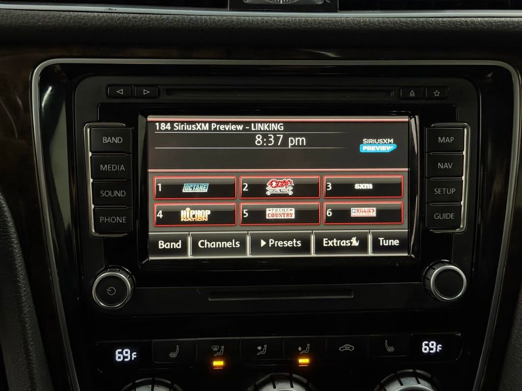 Used 2015 Volkswagen Passat TDI SEL Premium image 11