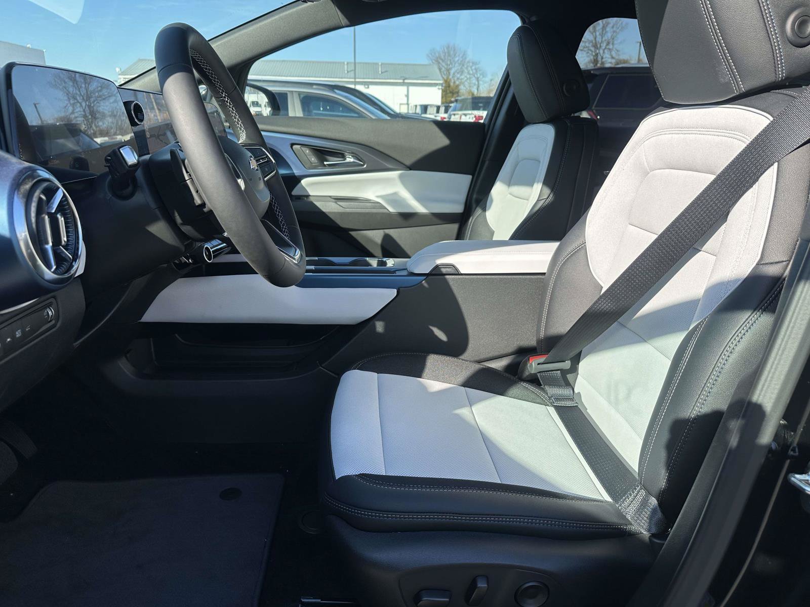 New 2026 Chevrolet Equinox EV LT w/ Convenience Package II FWD image 21