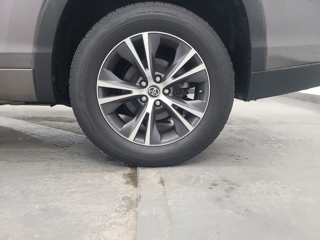 Used 2015 Toyota Highlander XLE FWD image 10