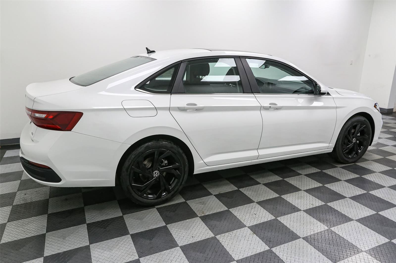 New 2025 Volkswagen Jetta SE image 9