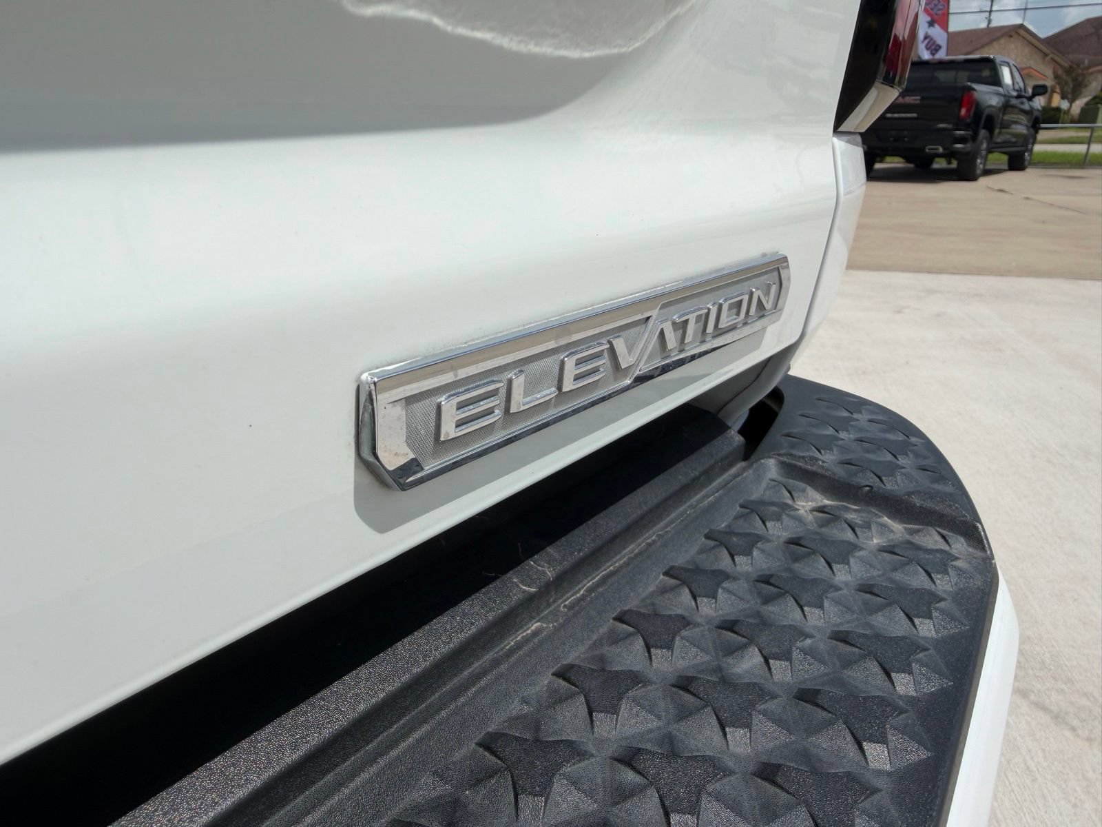 Used 2023 GMC Canyon Elevation w/ Elevation Premium Package RWD image 7