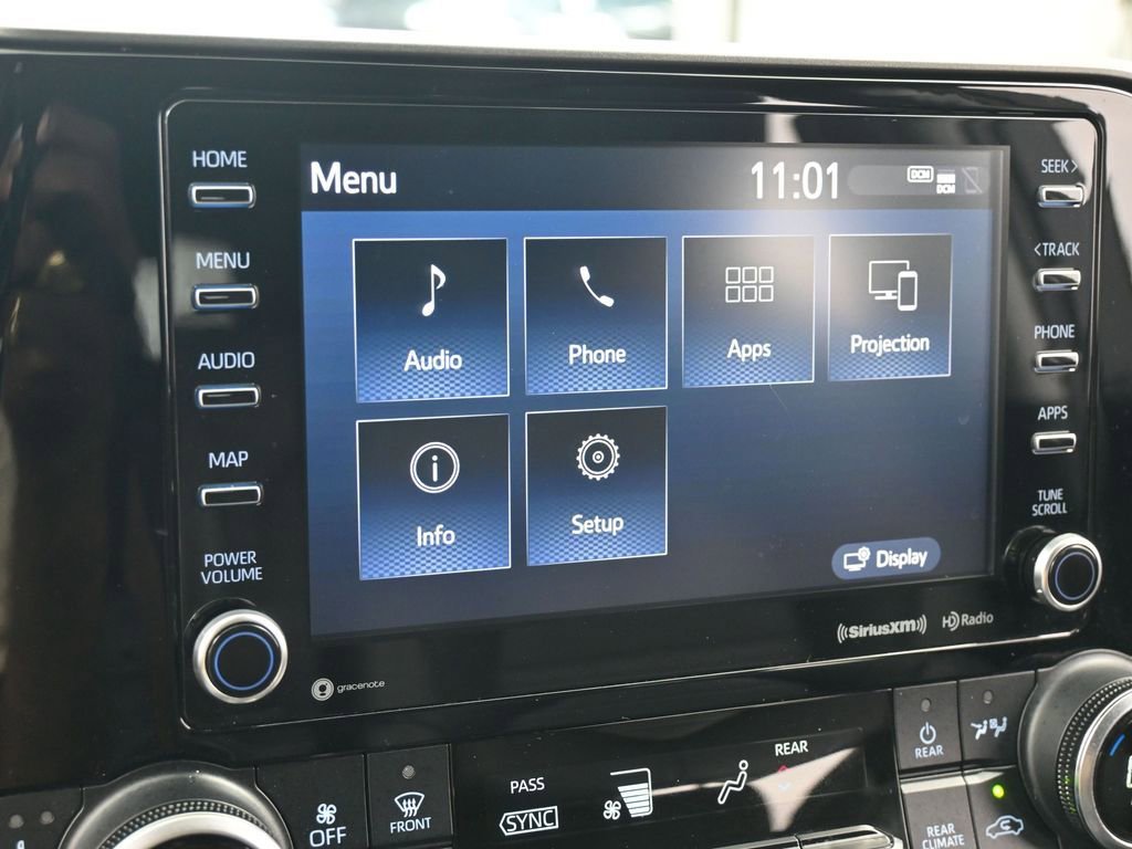 Used 2021 Toyota Highlander XLE FWD image 19