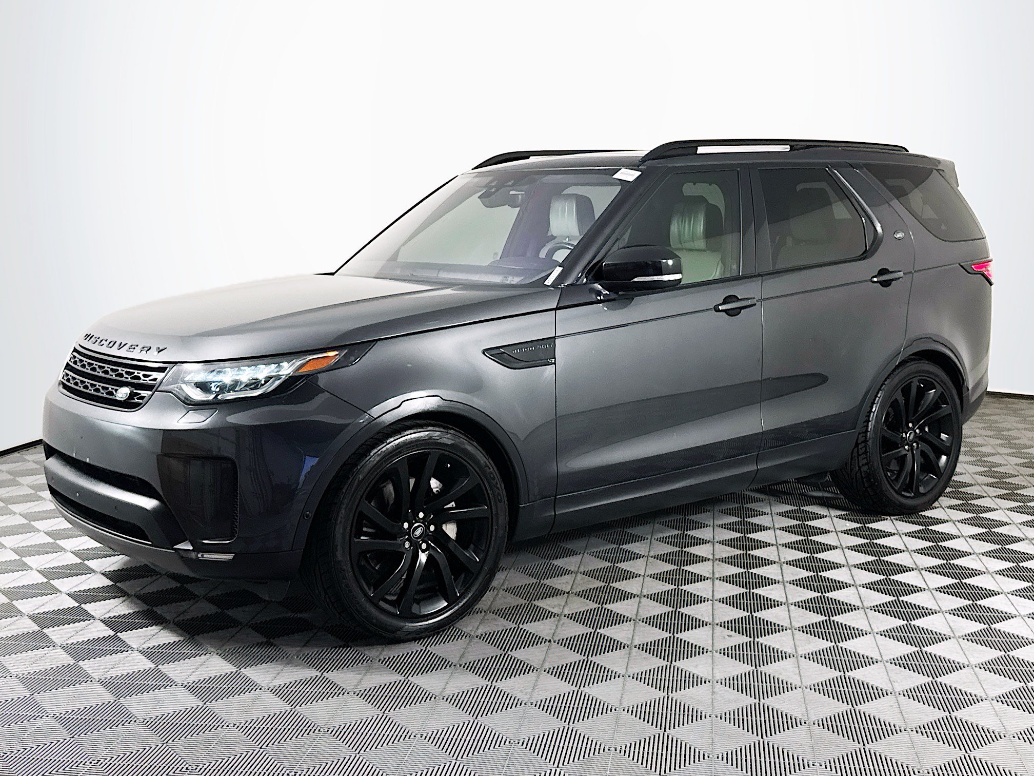 Used 2019 Land Rover Discovery HSE Luxury AWD/4WD image 4