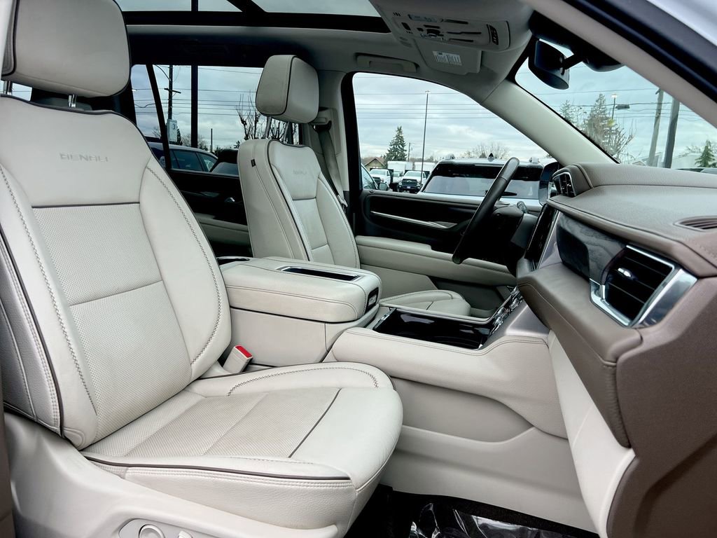 Used 2022 GMC Yukon XL Denali image 22