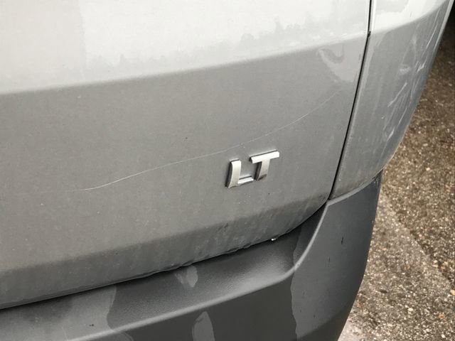 Used 2023 Chevrolet Traverse LT image 3