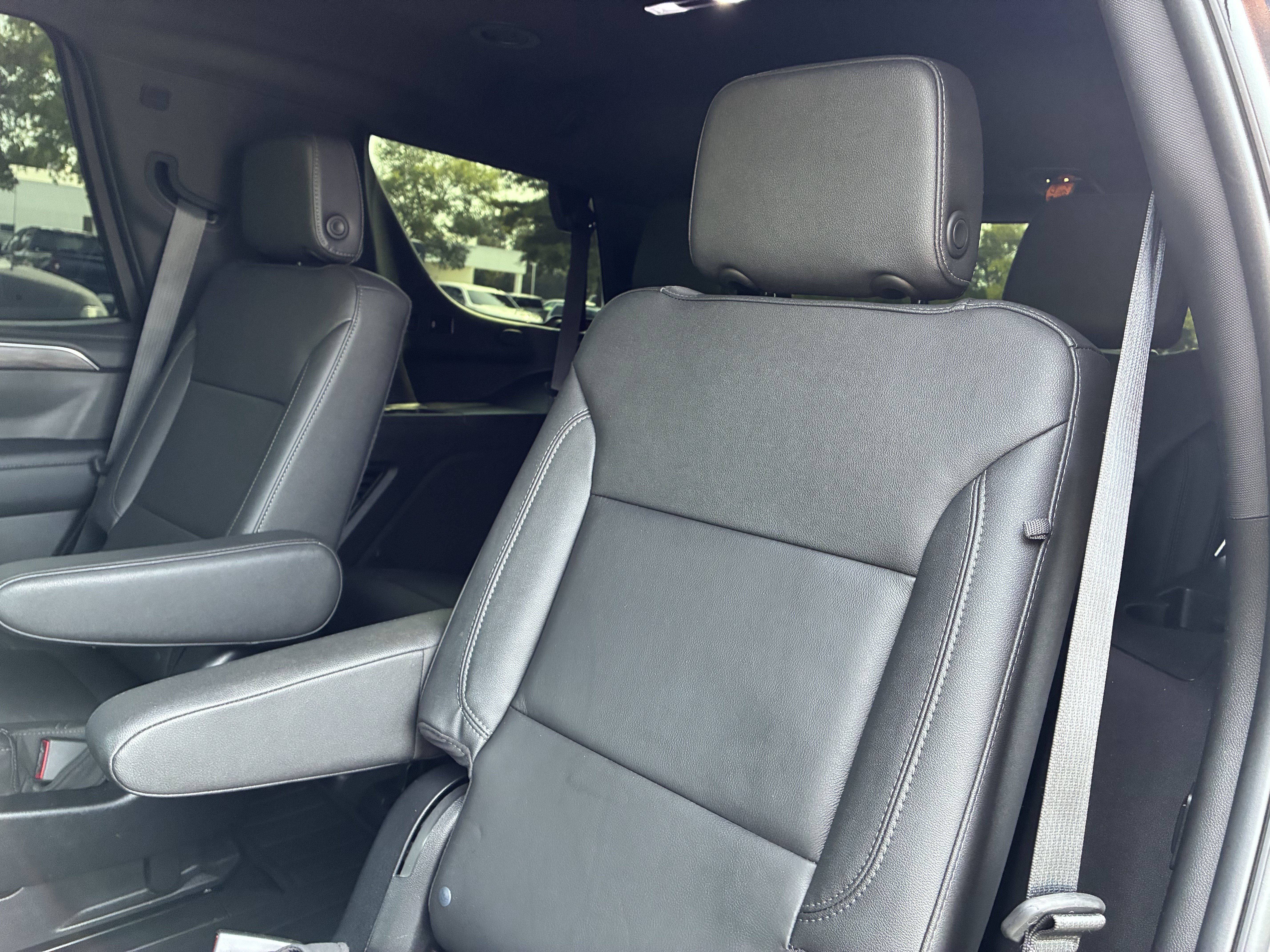 Used 2022 Chevrolet Tahoe Z71 w/ Luxury Package AWD/4WD image 10
