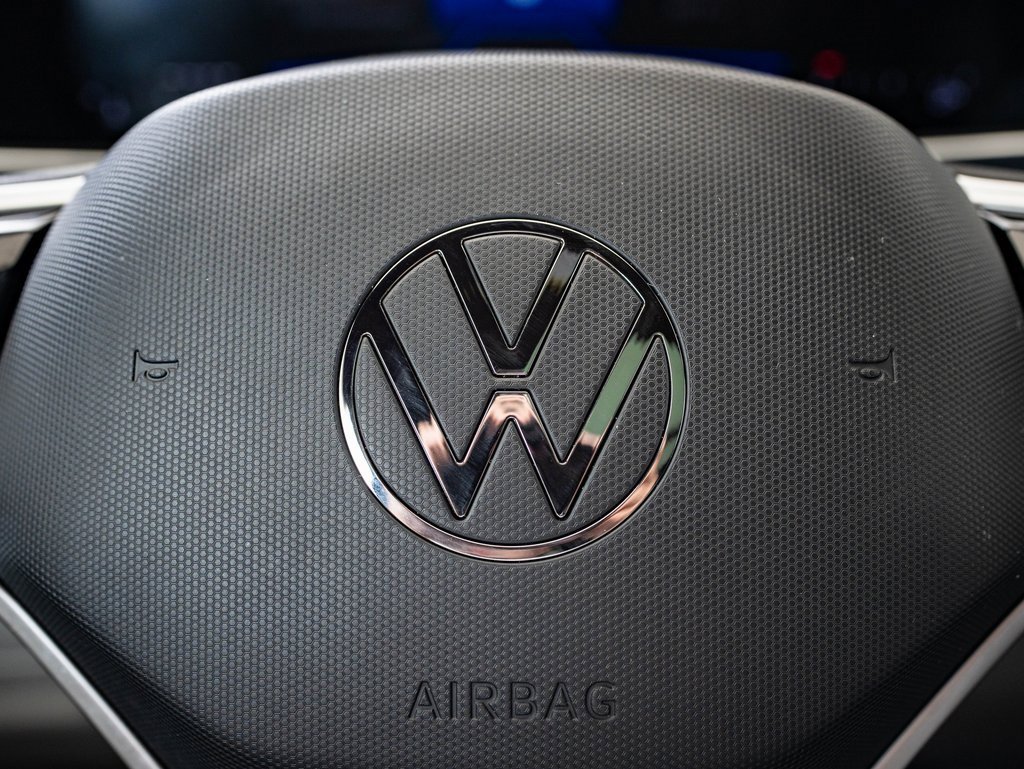 Used 2024 Volkswagen Tiguan SE R-Line image 27