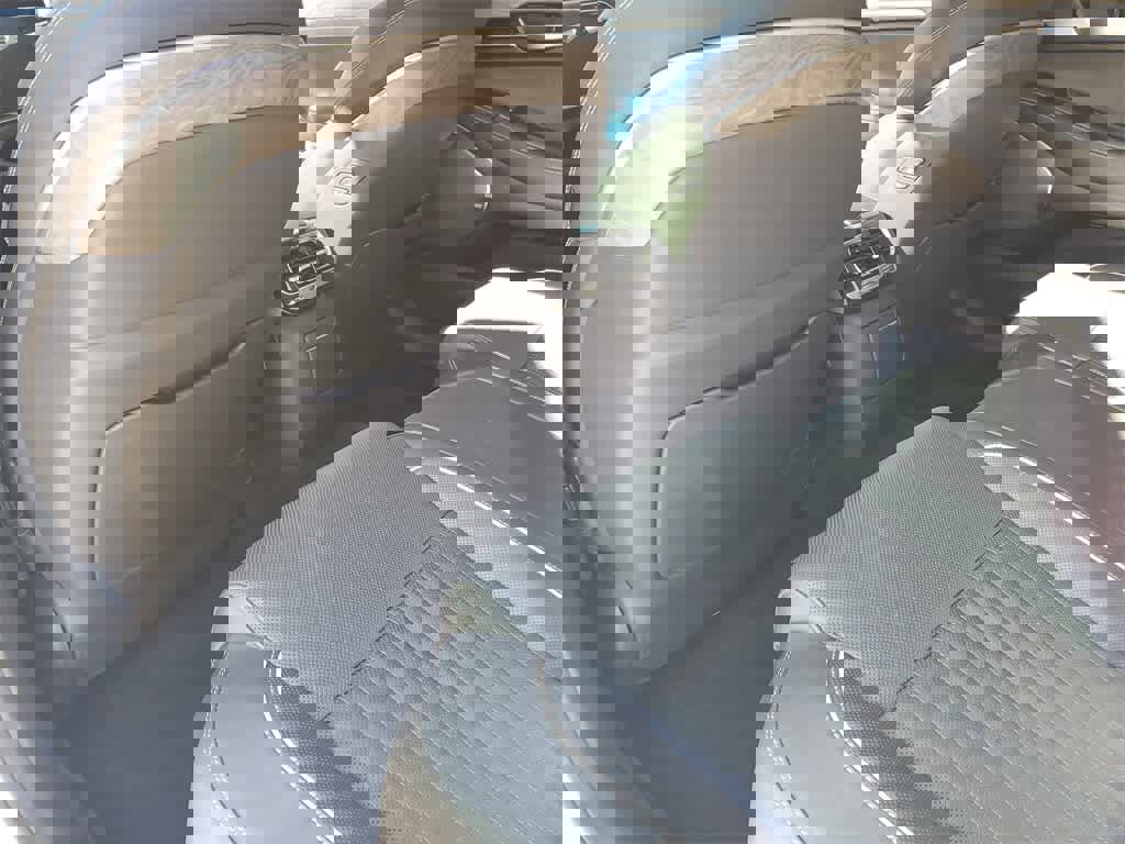 Used 2021 Genesis G90 3.3T Premium image 11