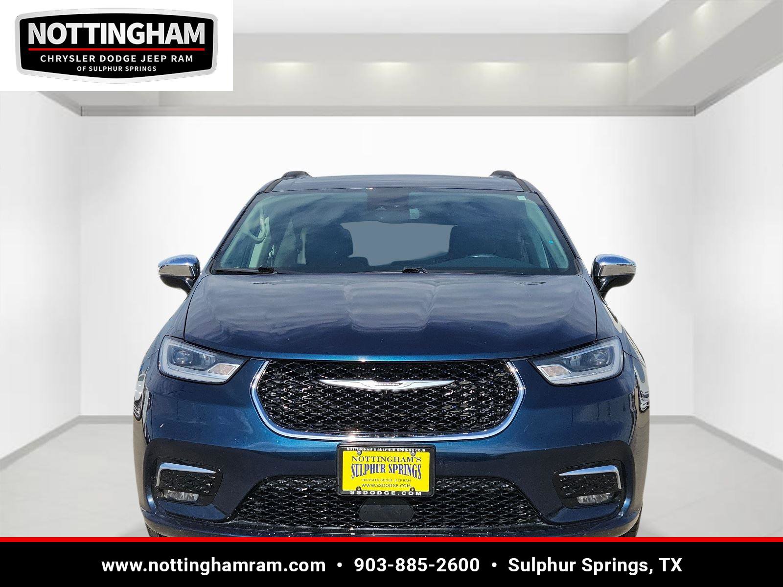 Used 2023 Chrysler Pacifica Limited image 2