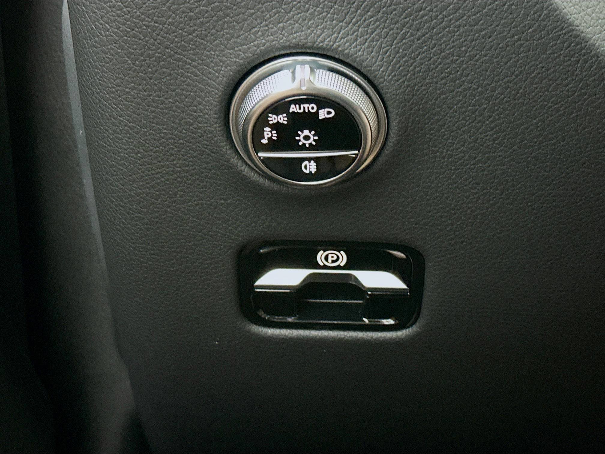 Used 2025 Mercedes-Benz GLC 300 image 17
