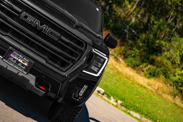 Used 2022 GMC Yukon AT4 AWD/4WD image 4