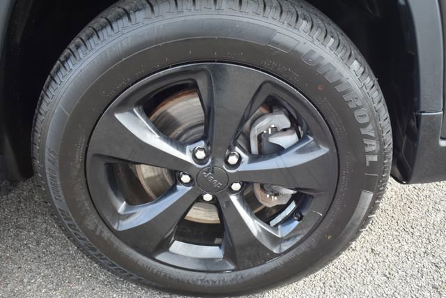 Used 2019 Jeep Cherokee Latitude Plus AWD/4WD image 44