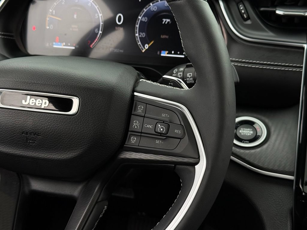 Used 2023 Jeep Grand Cherokee Altitude AWD/4WD image 9