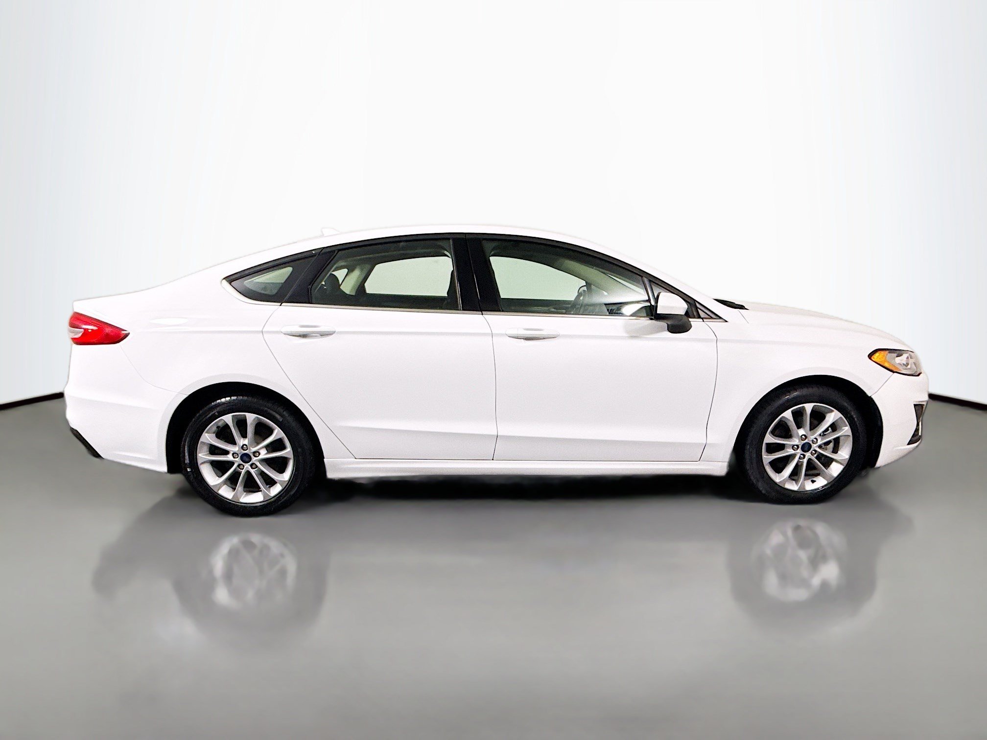 Used 2020 Ford Fusion SE FWD image 11