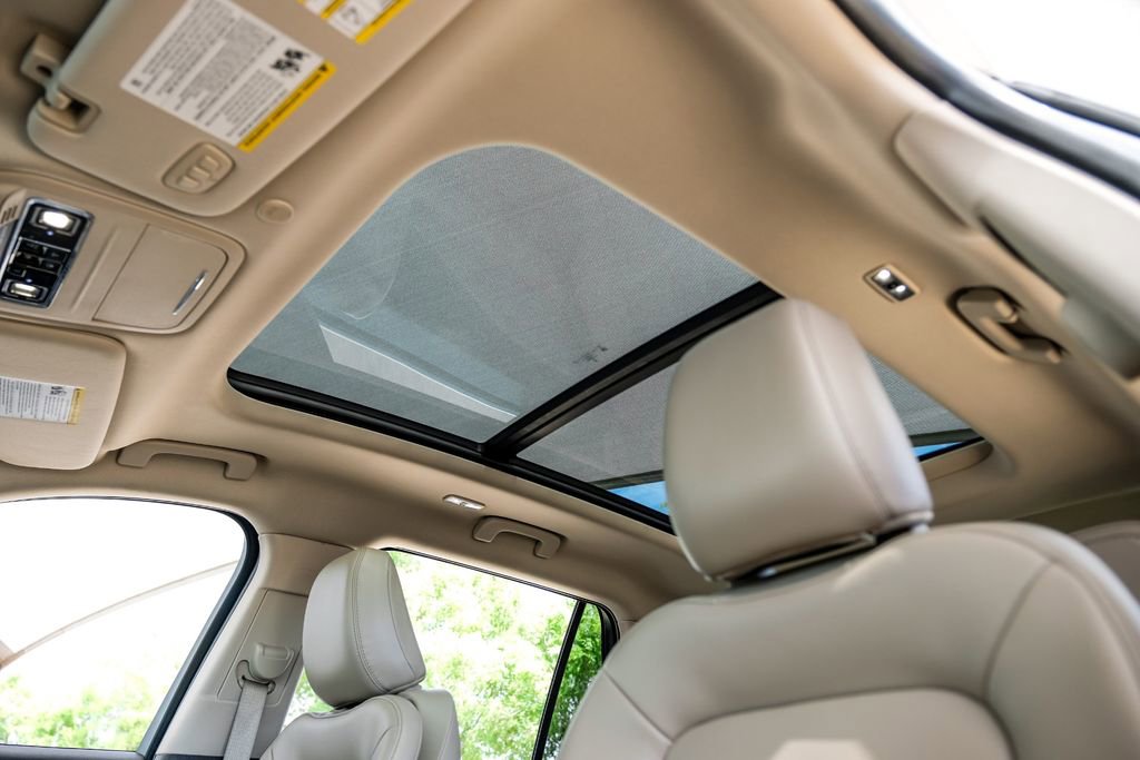 Used 2023 Lincoln Aviator AWD w/ Premium Package image 4