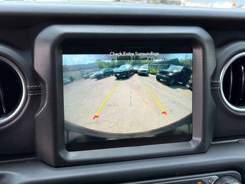 Used 2022 Jeep Wrangler Unlimited Sahara AWD/4WD image 26