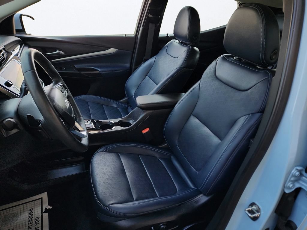 Used 2023 Chevrolet Bolt EUV Premier w/ Sun & Sound Package FWD image 17
