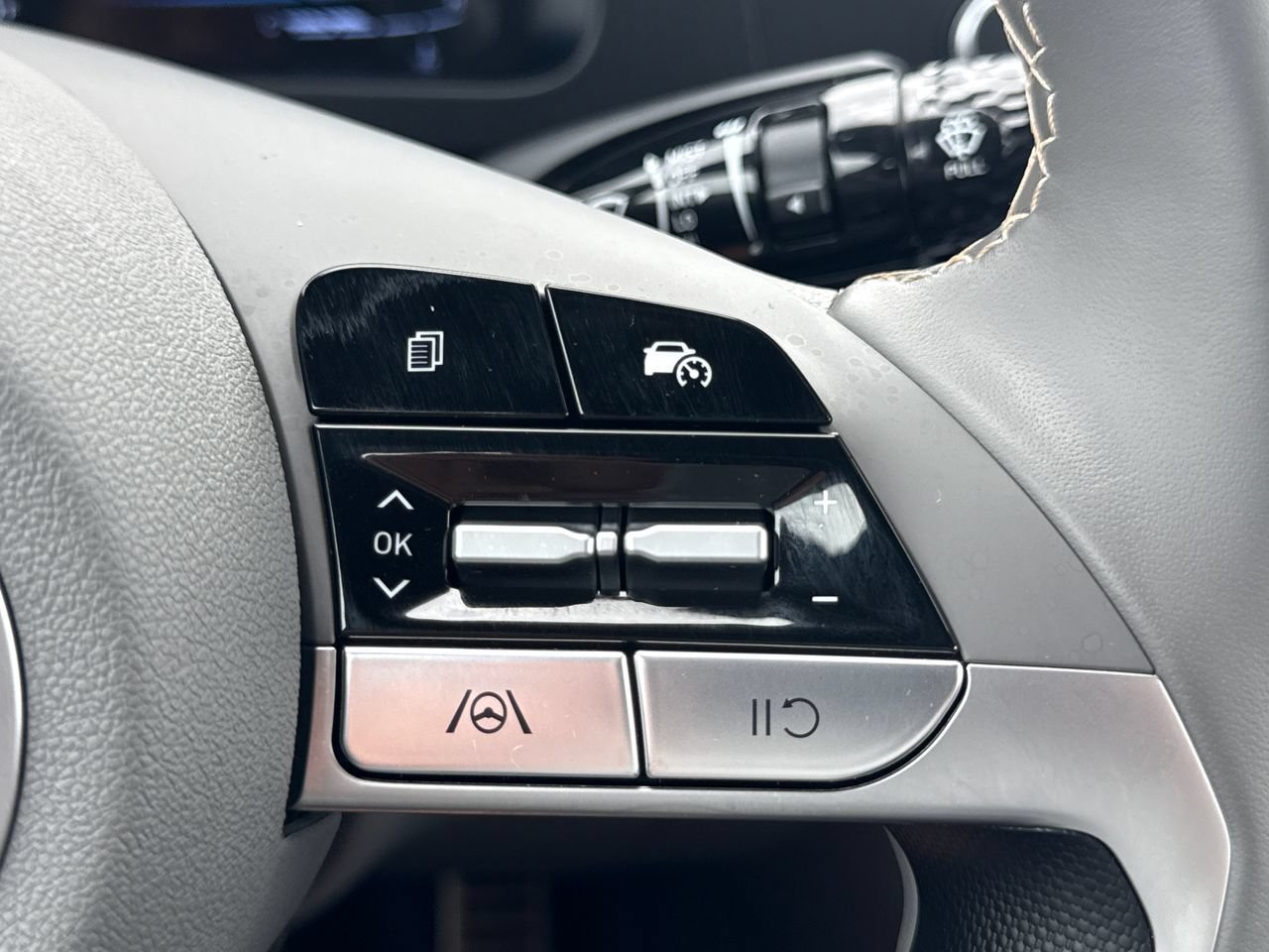 Used 2025 Hyundai Elantra Sport FWD image 25