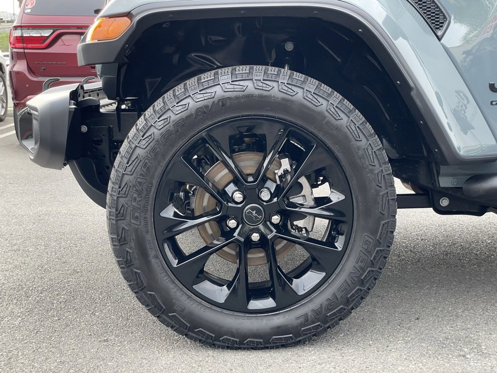 Certified 2025 Jeep Gladiator Sport image 12