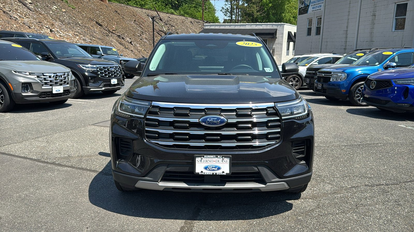 Used 2025 Ford Explorer Active AWD/4WD image 11