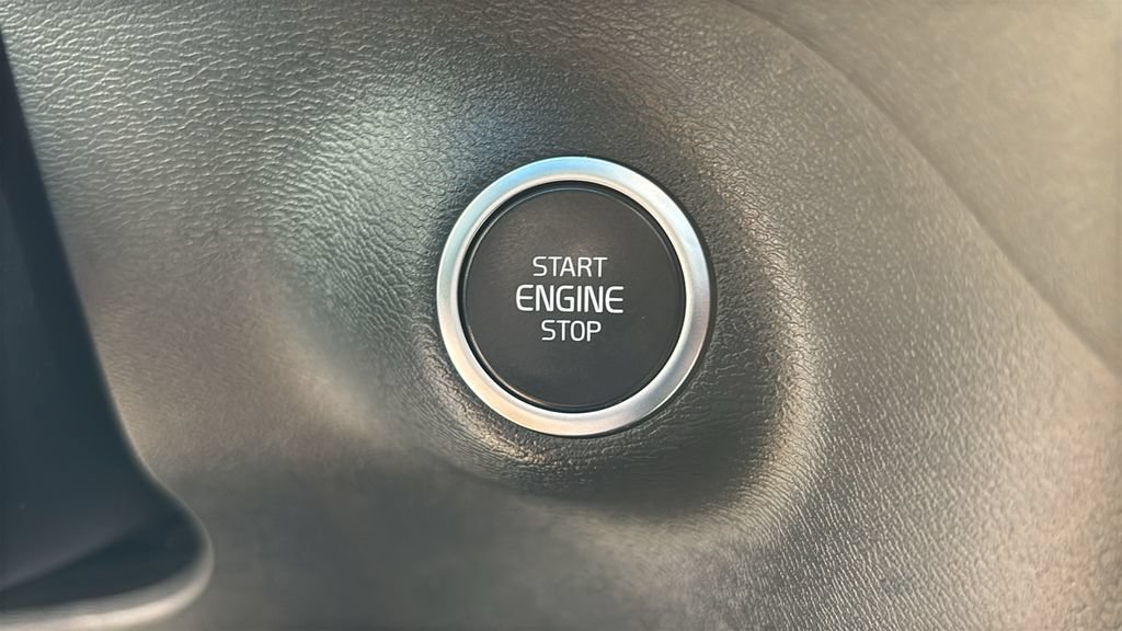 Certified 2024 Volvo XC40 B5 Core AWD/4WD image 14