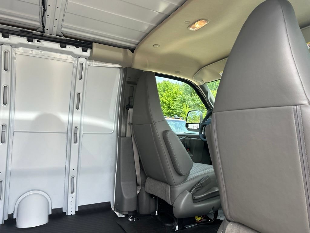 New 2026 GMC Savana 2500 w/ Driver Convenience Package RWD image 21