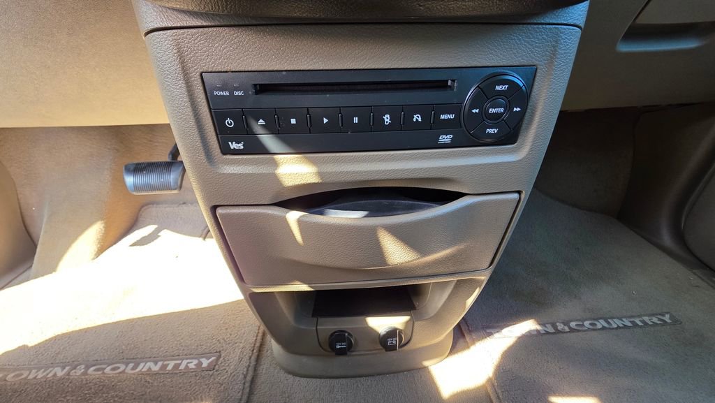 Used 2013 Chrysler Town & Country Touring-L w/ Entertainment Group #2 image 15
