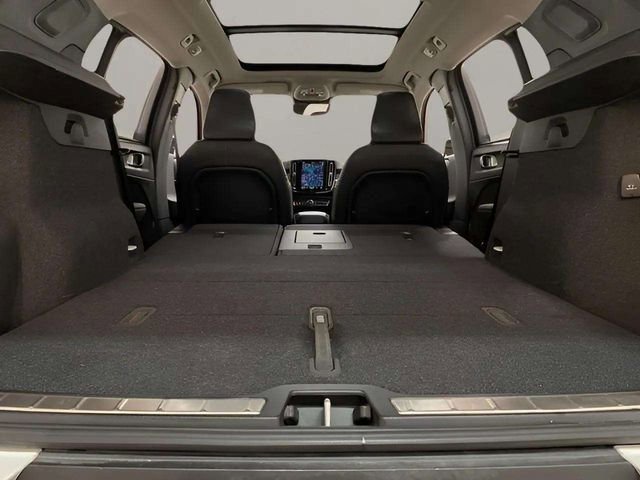 Used 2025 Volvo XC40 B5 Plus image 94
