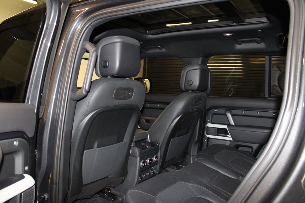 Used 2022 Land Rover Defender 110 X-Dynamic HSE image 32