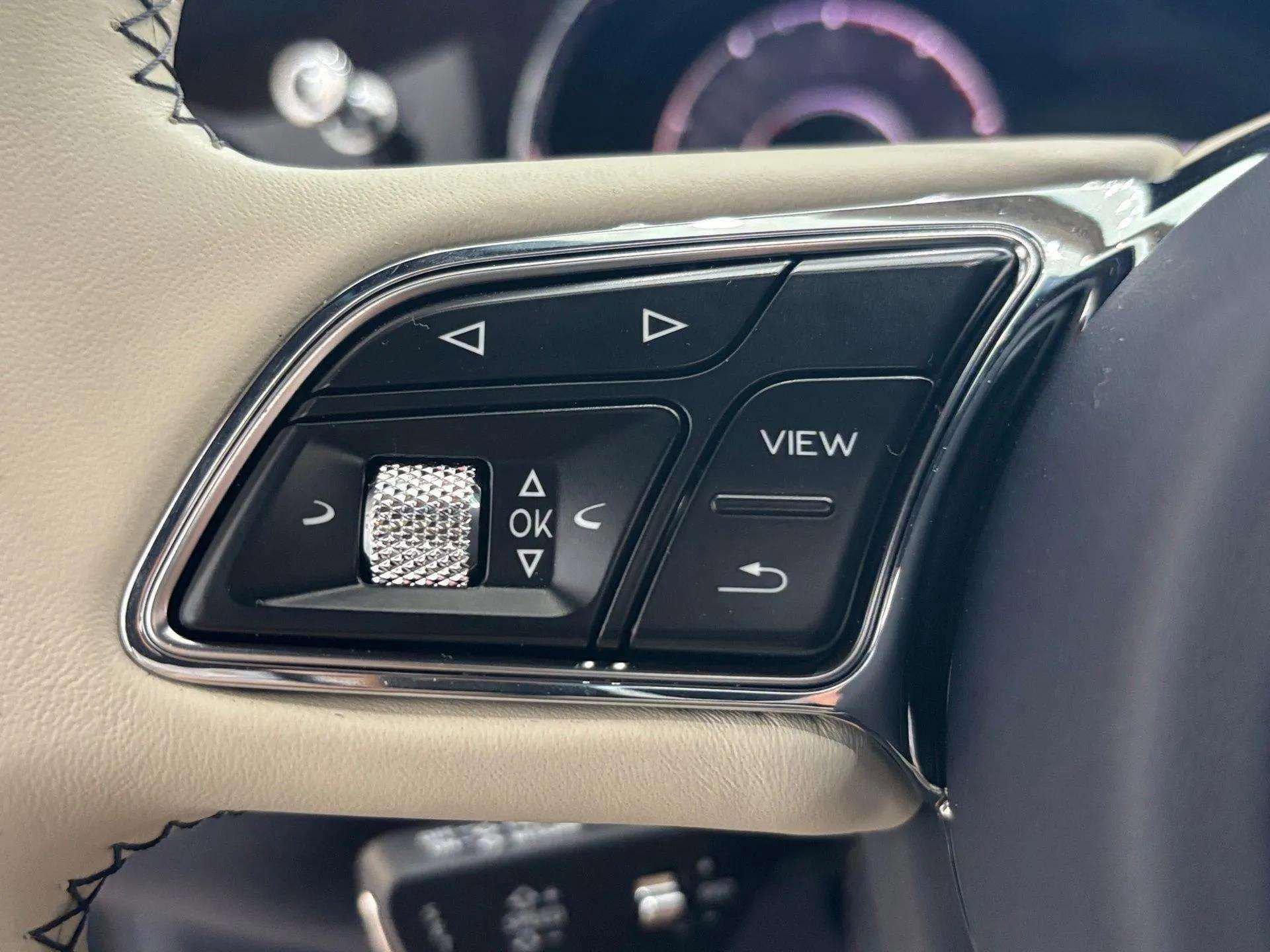 Used 2024 Bentley Bentayga Extended Wheelbase image 25