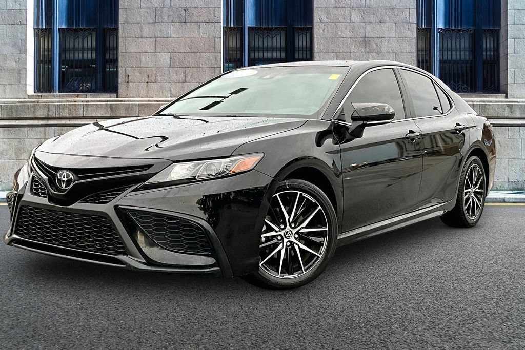 Used 2024 Toyota Camry SE FWD image 2