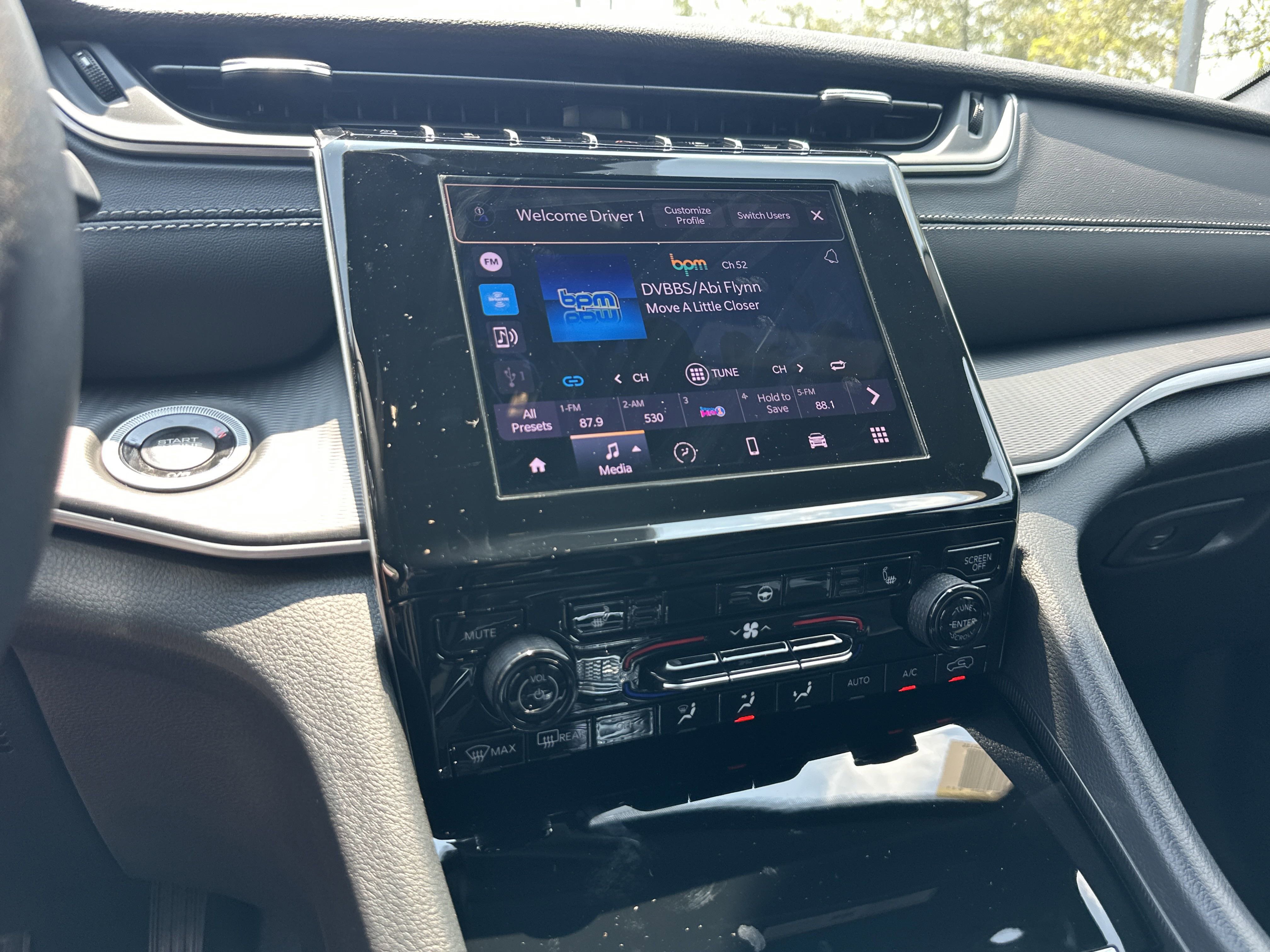 New 2025 Jeep Grand Cherokee L Altitude image 5